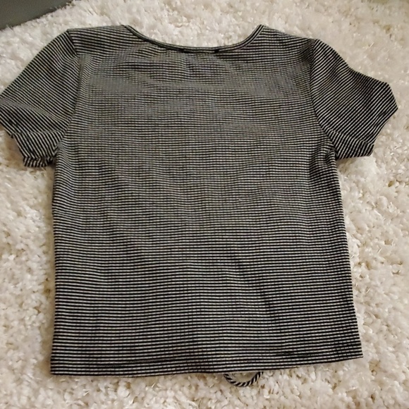 Mind code crop top with tie in front - Picture 6 of 6